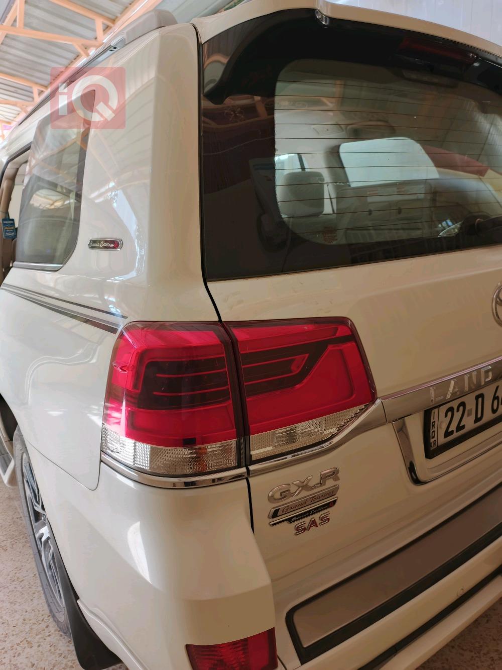 تۆیۆتا لاند کروزەر